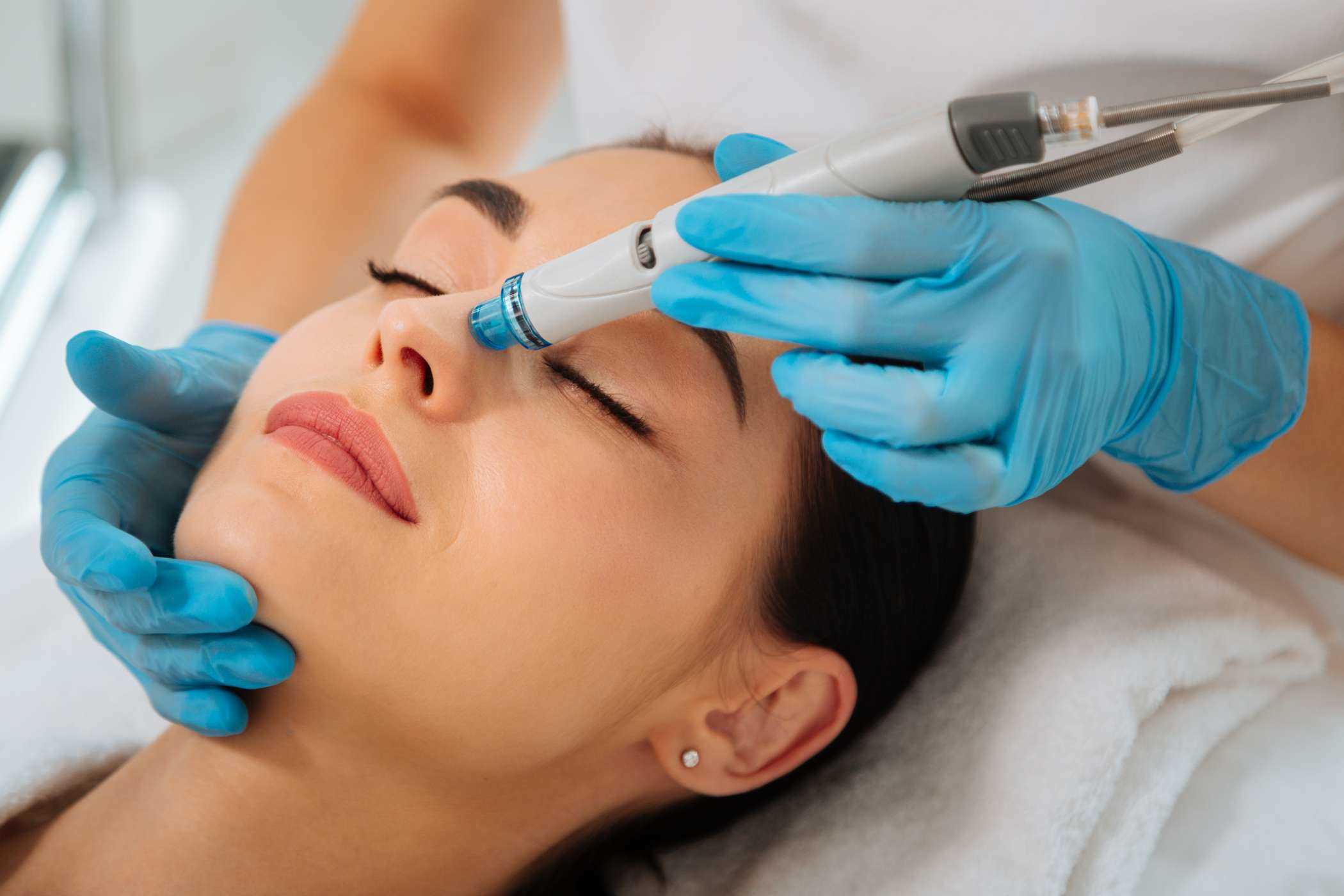 woman receiving hydrafacial treatment